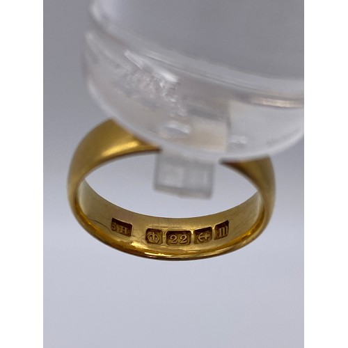 536 - 22CT GOLD WEDDING BAND SIZE J 4.6G APPROX