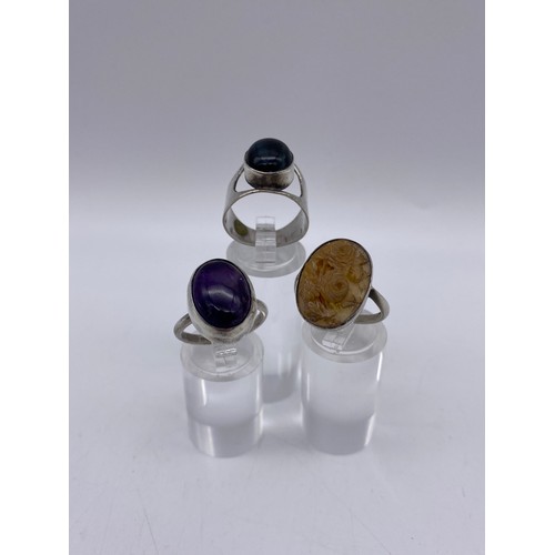 523 - TWO SILVER CABOCHON SET RINGS AND CARVED INTAGLIO OVAL RING 0.50 OZ APPROX