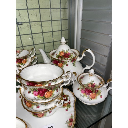 348 - TWO SHELVES OF ROYAL ALBERT OLD COUNTRY ROSES BONE CHINA TABLE WARES, SOME AS FOUND