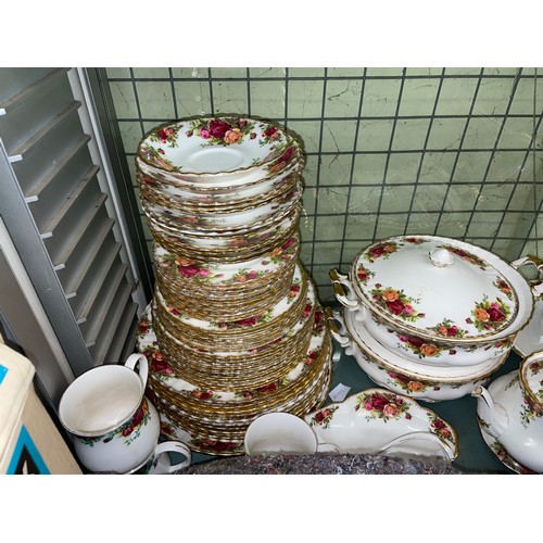 348 - TWO SHELVES OF ROYAL ALBERT OLD COUNTRY ROSES BONE CHINA TABLE WARES, SOME AS FOUND