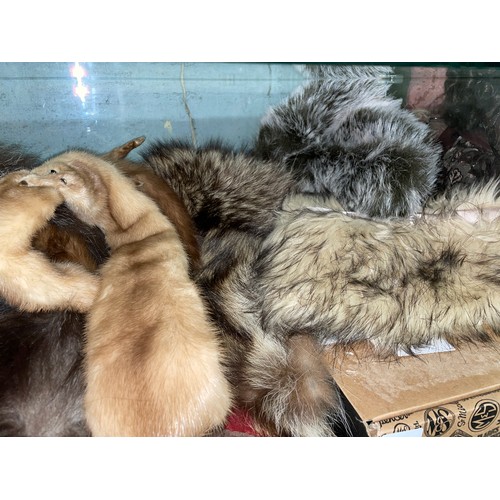 358 - VINTAGE MARSHALL AND SNELLGROVE FOX FUR CAPELET AND FUR STOLES