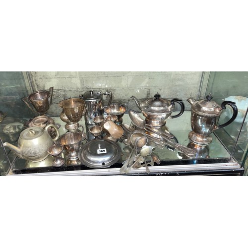 369 - SHELF OF EPNS AND PLATED WARES INCLUDING GOBLET, TWIN HANDLED TROPHY, TEAPOT AND COFFEE POT AND SOME... 