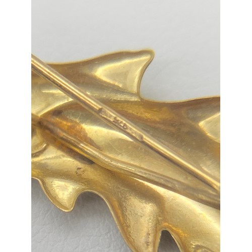 557 - 9CT GOLD CROSS ON ROLLED GOLD CHAIN, 9CT GOLD LEAPING DOLPHIN BROOCH 1.5G APPROX OVERALL