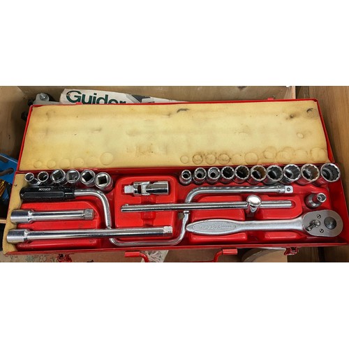 478 - LARGE BENCH VICE, PAIR OF SMALL CLAMPS, GORDON SOCKET SET, AND KITCHEN APPLIANCE ROLLERS