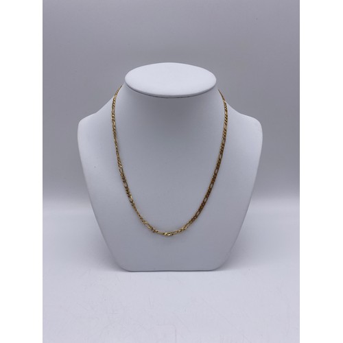 556 - 9CT GOLD FLAT CURB LINK CHAIN WITH LOBSTER CLAW FASTENER 7.3G APPROX