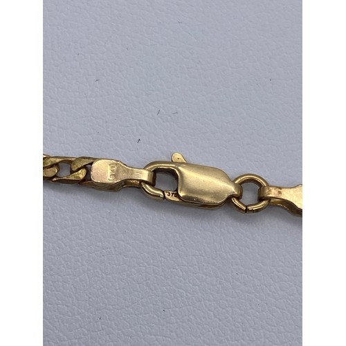 561 - 375 GOLD FLAT CURB LINK CHAIN WITH LOBSTER CLAW FASTENER 8.5G APPROX