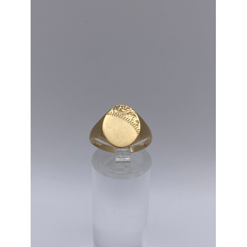 559 - 9CT GOLD GENTLEMANS OVAL SIGNET RING 1.6G APPROX