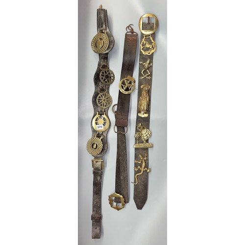 375 - LEATHER MARTINGALE STRAPS WITH OLD HORSE BRASSES, A BRASS 18TH CENTURY FIGURAL LADY DOOR KNOCKER