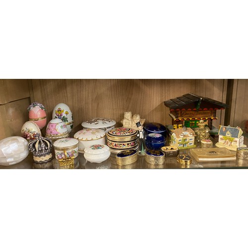 420 - SHELF OF PORCELAIN NOVELTY EGGS, PILL BOXES, AND TRINKET BOXES