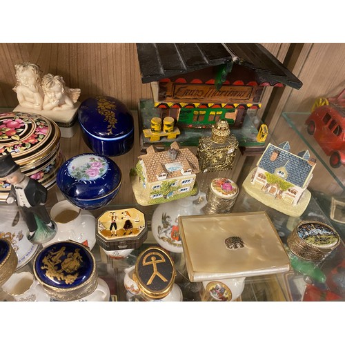 420 - SHELF OF PORCELAIN NOVELTY EGGS, PILL BOXES, AND TRINKET BOXES