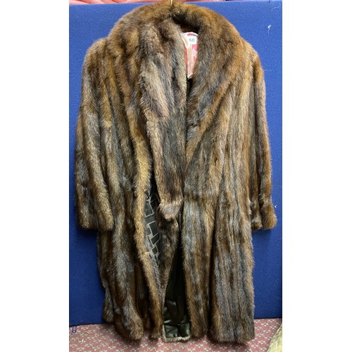 466 - FUR THREE QUARTER LENGTH FUR COAT AND MATCHING STOLE