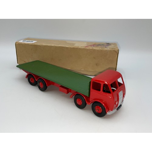 695 - DINKY SUPER TOYS 836 FODEN FLAT TRUCK GREEN AND RED (NOT IN ORIGINAL BOX)