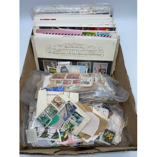 712 - TRAY OF PHILATELY FIRST DAY COVERS, CORRESPONDENCE, LOOSE STAMPS ETC