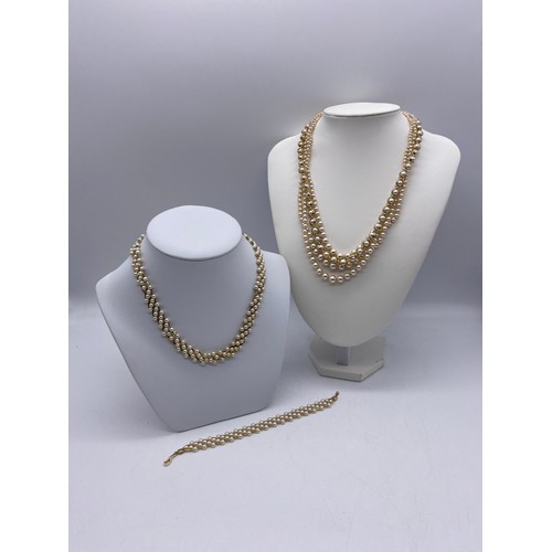 739 - SIMULATED PEARL CHOKER NECKLET, BRACELET, AND SIMULATED PEARL NECKLACES