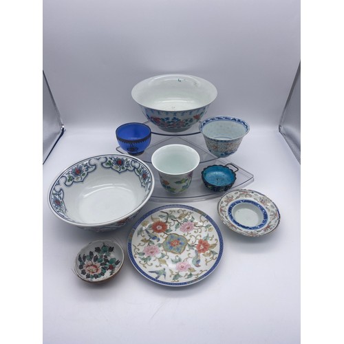 745 - SELECTION OF 20TH CENTURY CHINESE AND JAPANESE COLOURED CERAMICS, GLASS BOWL WITH WHITE METAL MOUNTS