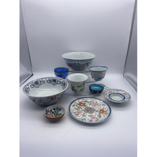 745 - SELECTION OF 20TH CENTURY CHINESE AND JAPANESE COLOURED CERAMICS, GLASS BOWL WITH WHITE METAL MOUNTS