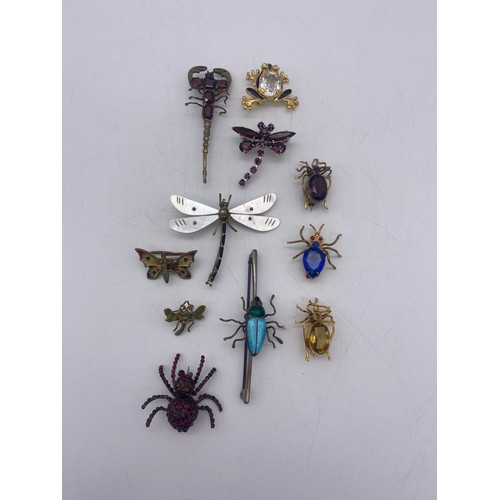 598 - SELECTION OF INSECT BROOCHES INCLUDING ENAMELLED BEATLE, SPRING LOADED BUTTERFLY, AND MOTHER OF PEAR... 