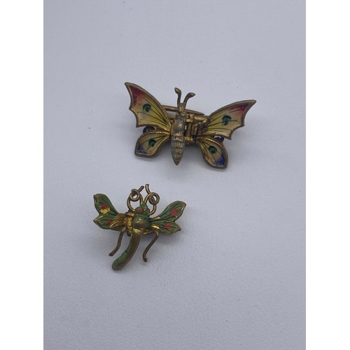 598 - SELECTION OF INSECT BROOCHES INCLUDING ENAMELLED BEATLE, SPRING LOADED BUTTERFLY, AND MOTHER OF PEAR... 