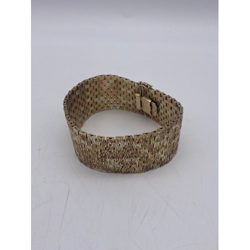 576 - 9CT TRI METAL BARK EFFECT STRAP BRACELET WITH SAFETY CLASP 58.8G APPROX