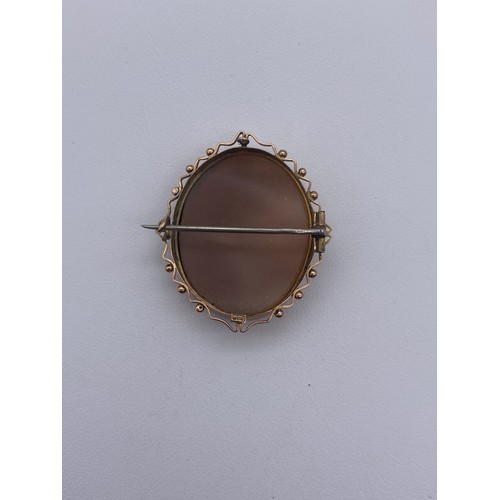 600 - 9CT ROSE AND YELLOW GOLD MOUNTED OVAL CAMEO BROOCH 7.3G OVERALL