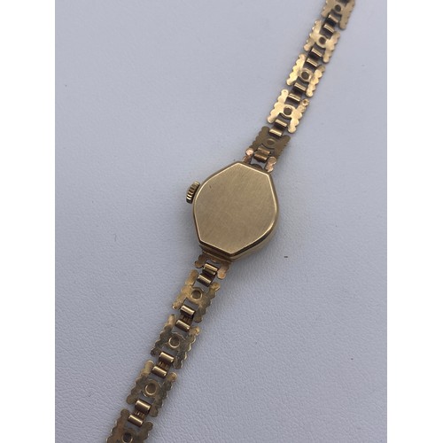 589 - LADIES 9CT GOLD CASED ACCURIST WRIST WATCH 10.3G OVERALL