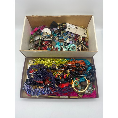 734 - VARIOUS BEAD NECKLACES, COSTUME NECKLACES, SHELL AND ENAMEL NECKLACES AND CHAINS