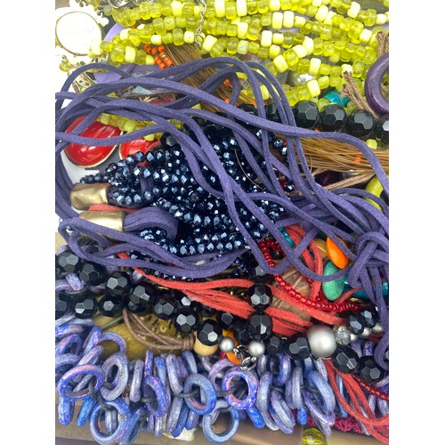 734 - VARIOUS BEAD NECKLACES, COSTUME NECKLACES, SHELL AND ENAMEL NECKLACES AND CHAINS