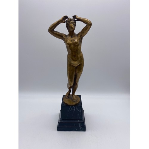 689 - BRONZE FIGURE OF A BATHER ON STEPPED SOCLE HEIGHT 32CM APPROX