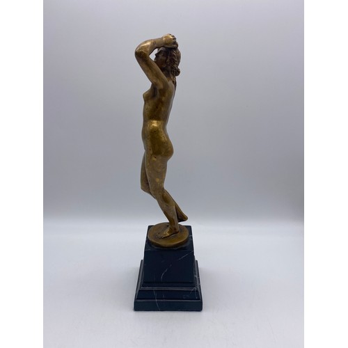 689 - BRONZE FIGURE OF A BATHER ON STEPPED SOCLE HEIGHT 32CM APPROX