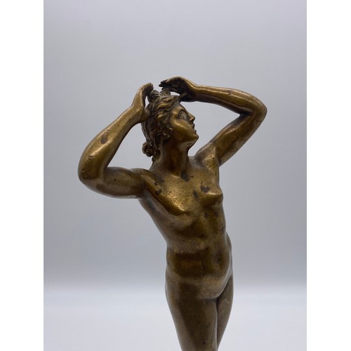 689 - BRONZE FIGURE OF A BATHER ON STEPPED SOCLE HEIGHT 32CM APPROX