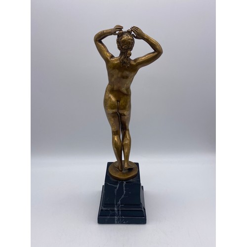 689 - BRONZE FIGURE OF A BATHER ON STEPPED SOCLE HEIGHT 32CM APPROX