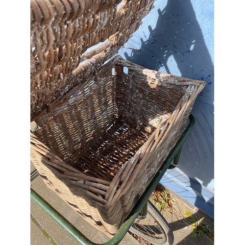 84 - VINTAGE GREEN GROCERS BICYCLE WITH FRONT BASKET FOR A PANNIER