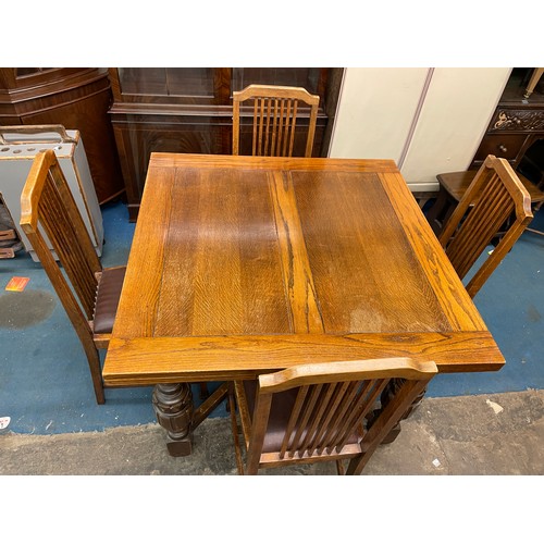 33 - 1930S OAK DRAWER LEAF DINING TABLE ON CARVED CROSS STRETCHER LEGS WITH MATCHING INVERTED BREAK FRONT... 