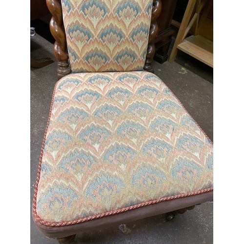 102 - VICTORIAN WALNUT BARLEY TWIST UPHOLSTERED PRIE-DIEU CHAIR