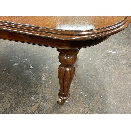 128 - VICTORIAN MAHOGANY D-END EXTENDING DINING TABLE ON FLUTED TAPERED LEGS WITH BRASS CASTORS