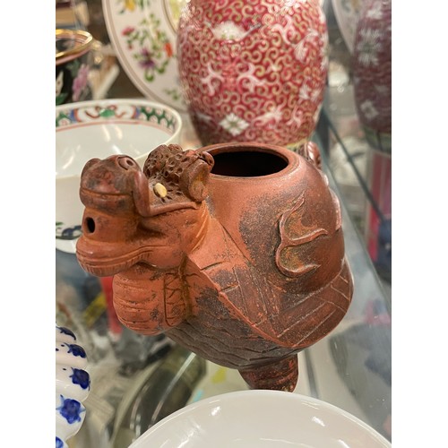 410 - SHELF OF JAPANESE AND CHINESE CERAMICS, PRUNUS TEMPLE JARS, DRAGON VASE, BOWLS, SOME AS FOUND