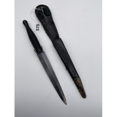 575 - ROYAL MARINES COMMANDOS KNIFE IN A LEATHER SCABBARD