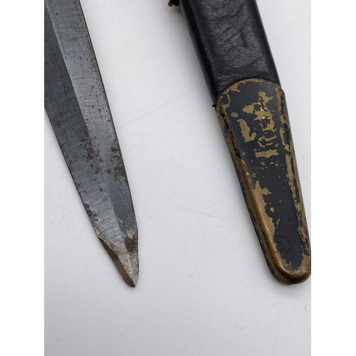 575 - ROYAL MARINES COMMANDOS KNIFE IN A LEATHER SCABBARD