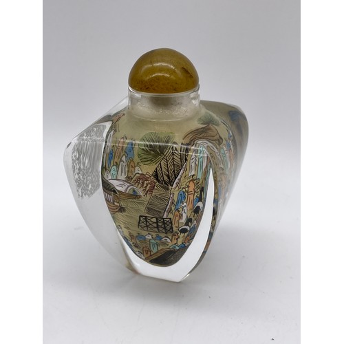 581 - REVERSE PAINTED CHINESE GLASS SNUFF BOTTLE WITH DOME STOPPER