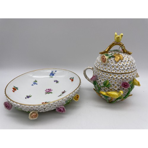 586 - MEISSEN SCHNEEBALLEN PORCELAIN SNOW BALL BOWL, AND A CUP AND COVER WITH BIRD FINIAL AS FOUND