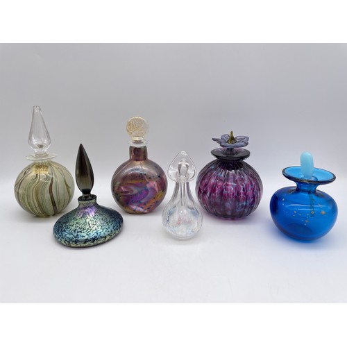 584 - ISLE OF WIGHT IRIDESCENT OKRA, MEDINA AND OTHERS SCENT BOTTLES AND STOPPERS