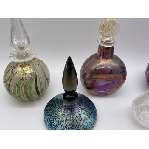 584 - ISLE OF WIGHT IRIDESCENT OKRA, MEDINA AND OTHERS SCENT BOTTLES AND STOPPERS