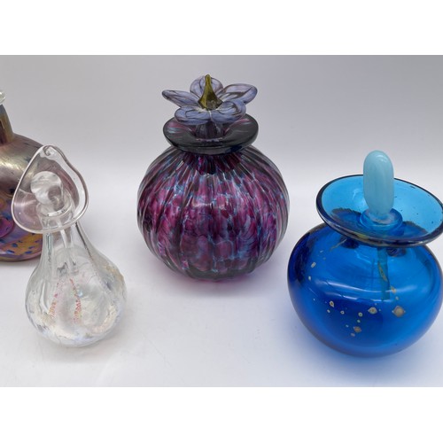 584 - ISLE OF WIGHT IRIDESCENT OKRA, MEDINA AND OTHERS SCENT BOTTLES AND STOPPERS