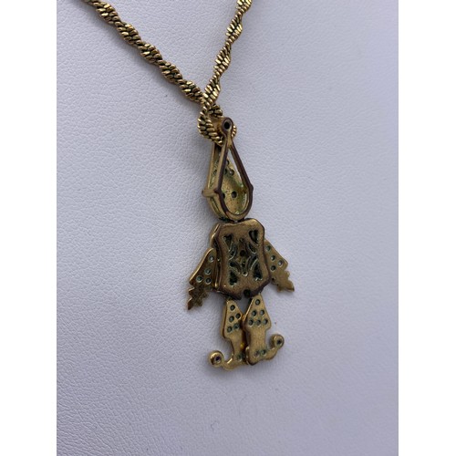 560 - STAMPED 750 DOUBLE ROPE TWIST CHAIN WITH AN UNMARKED ARTICULATED CLOWN PENDANT 9.8G OVERALL APPROX