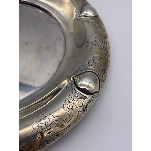 529 - VICTORIAN LONDON SILVER CIRCULAR DISH WITH ENGRAVED BORDER 6.2 OZ APPROX 18CM IN DIAMETER