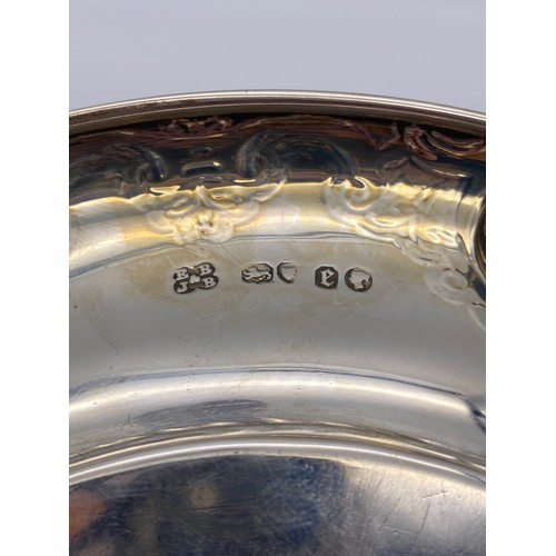 529 - VICTORIAN LONDON SILVER CIRCULAR DISH WITH ENGRAVED BORDER 6.2 OZ APPROX 18CM IN DIAMETER