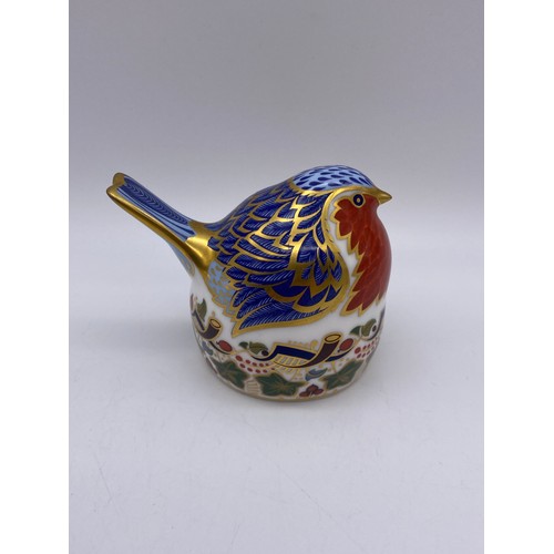 455 - ROYAL CROWN DERBY ROBIN NESTLING PAPER WEIGHT