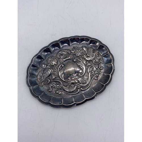 541 - BIRMINGHAM SILVER SQUARE ASHTRAY WITH ENGINE TURNED DECORATION 2.6 OZ APPROX AND A SMALL EMBOSSED OV... 