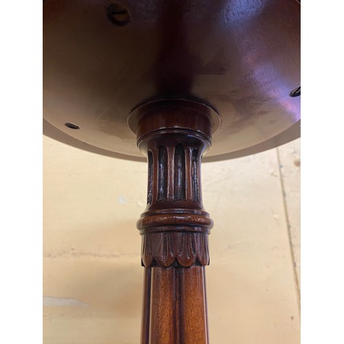 139 - REPRODUCTION MAHOGANY CLUSTER COLUMN TRIPOD CANDLE STAND