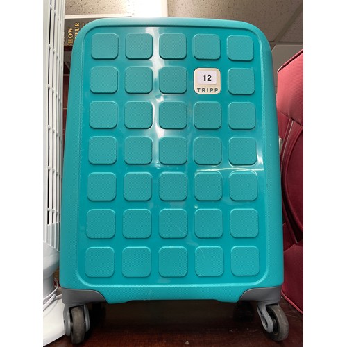 12 - AQUA VANITY/WEEKEND CASE